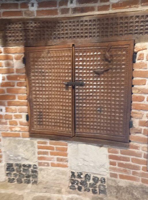 "Placard" dans un pigeonnier dépourvu de boulins?