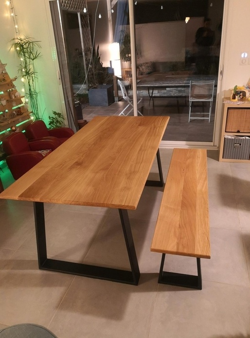 Table et banc en chêne massif et piètement fer "trapèze"