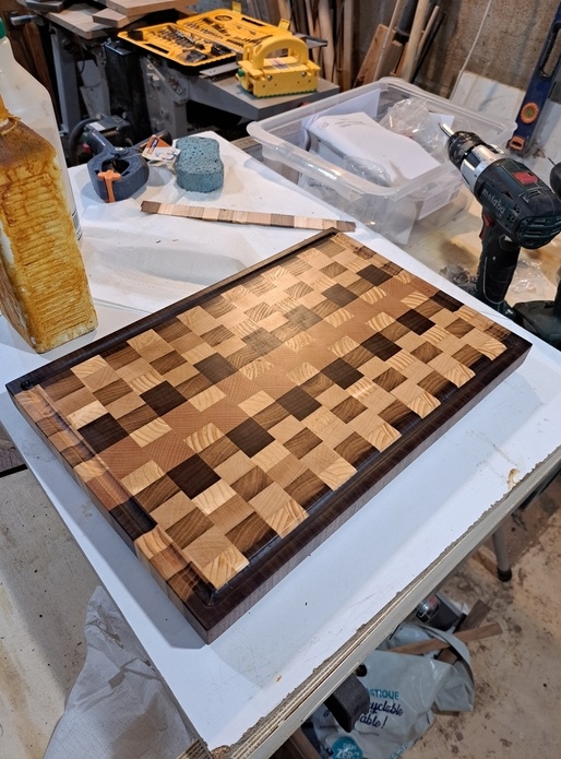 Classique planche à découpée en bois de bout