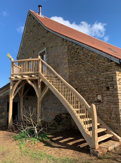 Terasse perchée en bois tordu