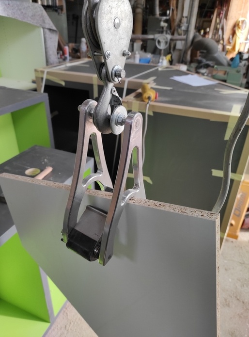 Lève panneaux pour grue