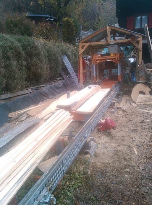 Porte double pour un ancien four à pain,