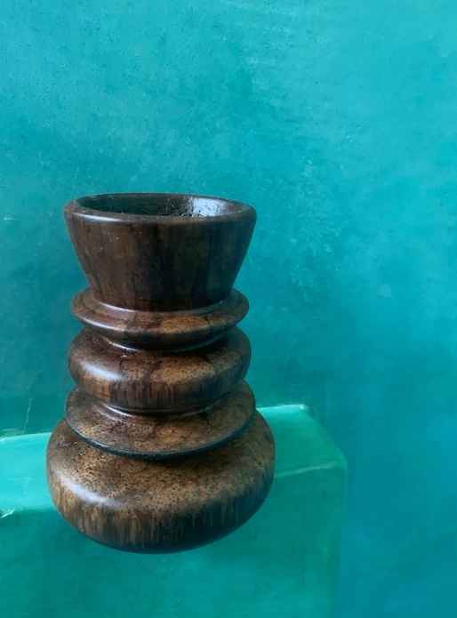 Petit pot en bois de palmier