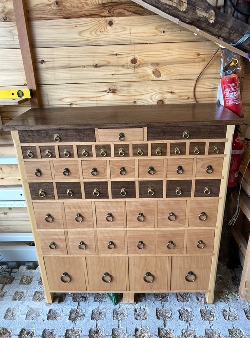 Meuble apothicaire 44 tiroirs pour l'atelier