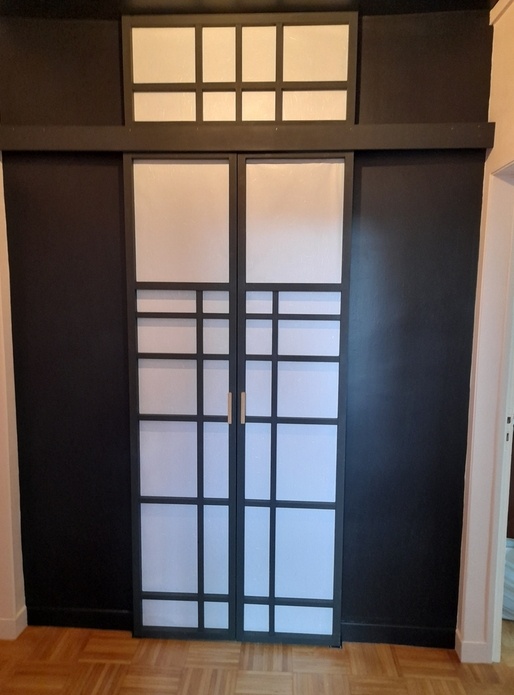 Portes coulissantes type shōji pour un dressing