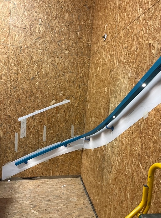 Main-courante débillardée