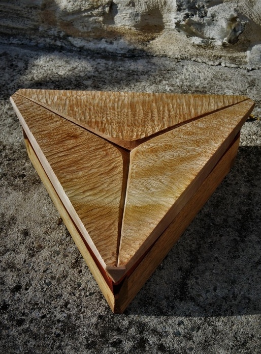 Boîte façon tricorne.