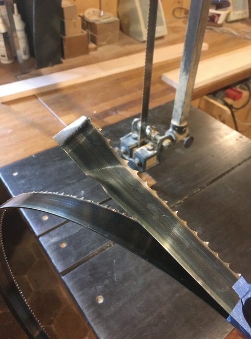 Détendez vos lames de scie à ruban quand vous ne les utilisez pas...