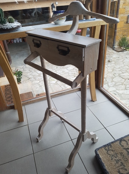 Valet de nuit creusé en chêne