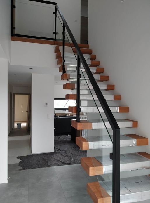 Escalier bois metal verre