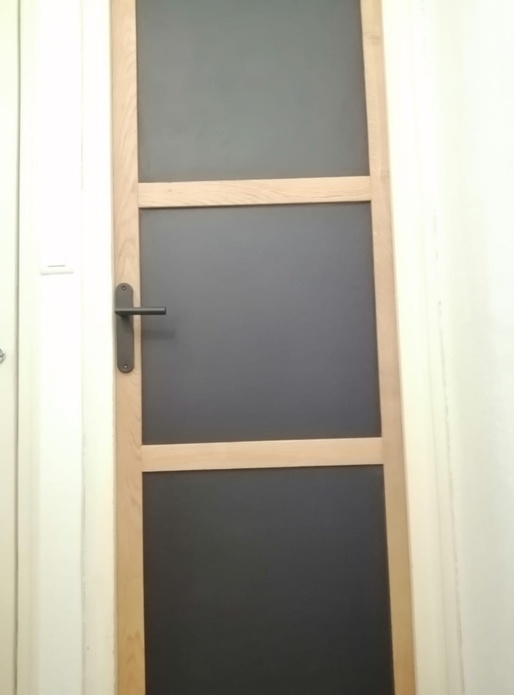 Premier "chantier" porte coulissante et porte "normale" (chene/valchromat)