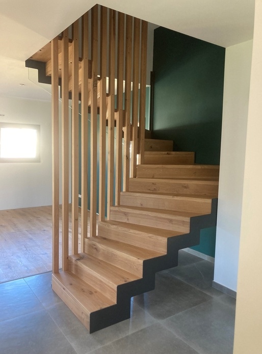 Escalier avec jour central à claire-voie