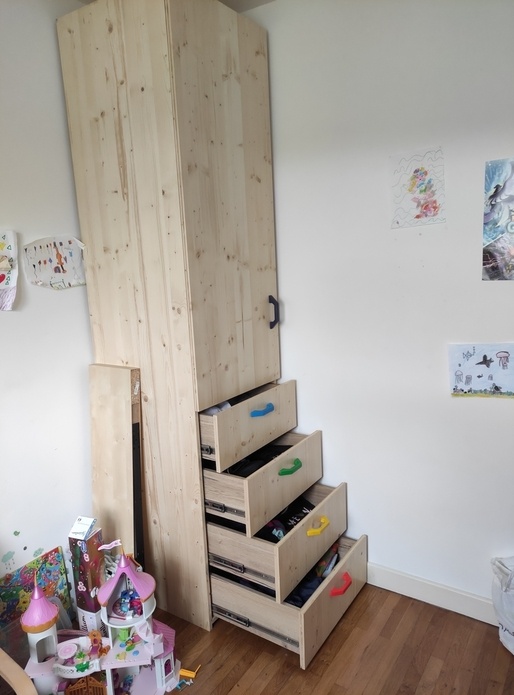 Armoire démontable sans vis et sans clamex