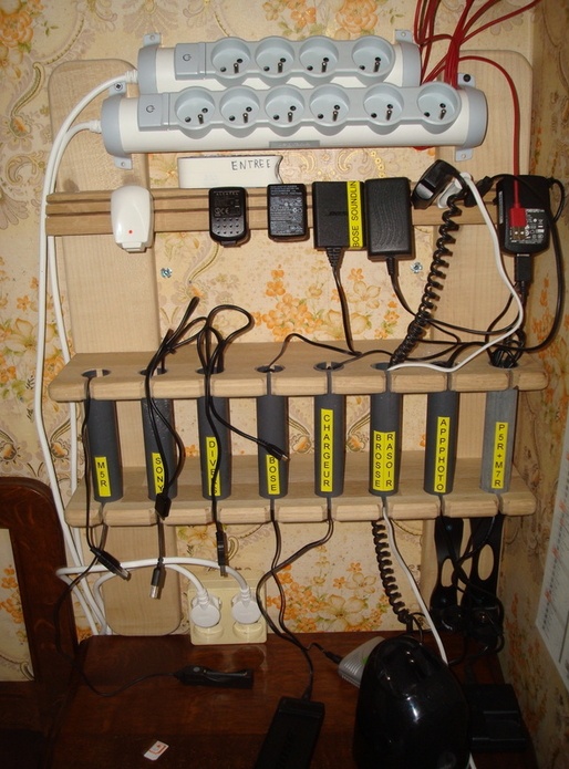 Rangement pour adaptateurs et cables