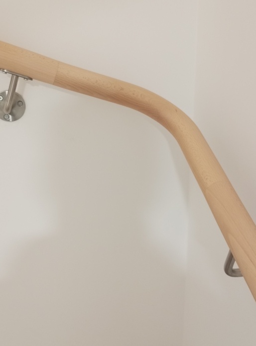 Main-courante murale débillardée