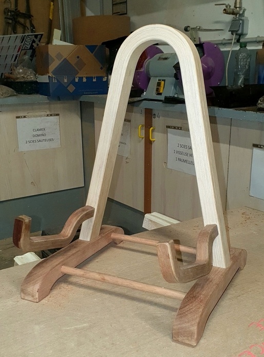 Support de guitare en lamellé -collé