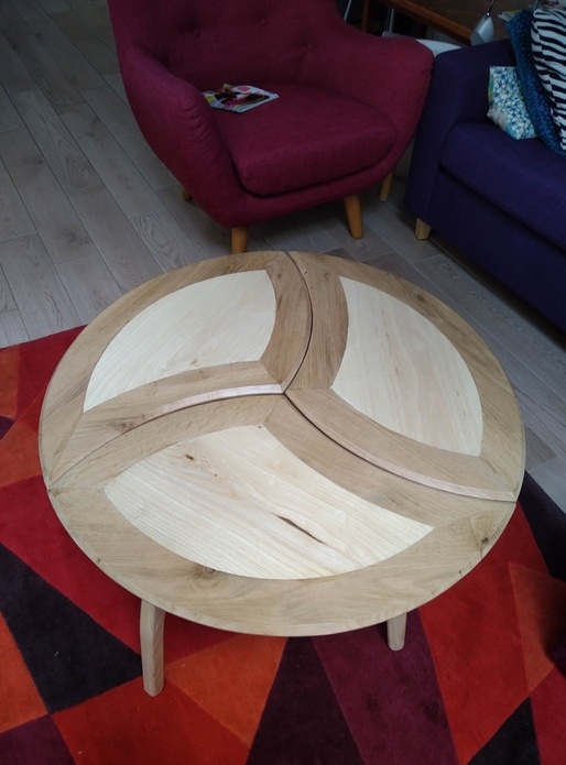 Trois petites tables et puis s'en vont