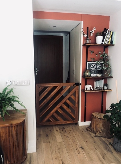 Une barrière de sécurité en bois