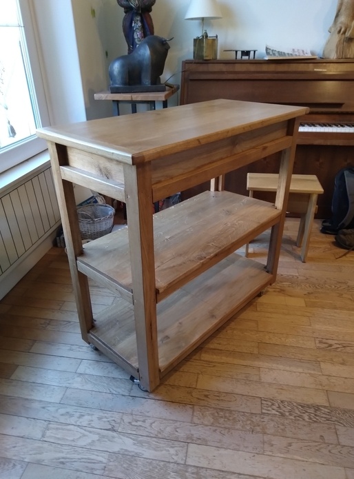 Desserte en chêne à roulettes