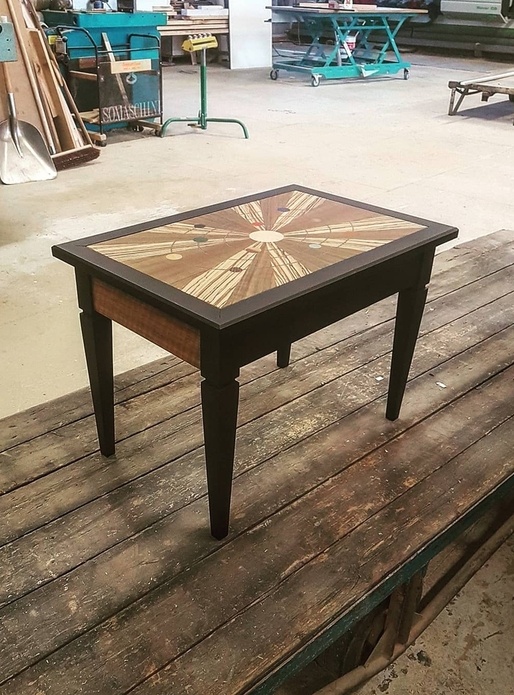 Petite table basse inspirée du système solaire