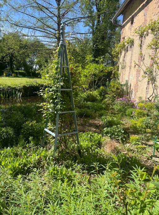 Pyramide support de rosiers ou de clématite