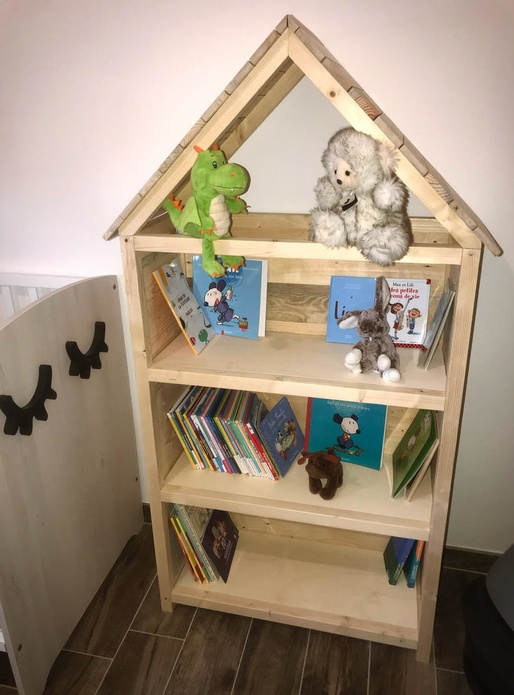 Bibliothèque maisonnette