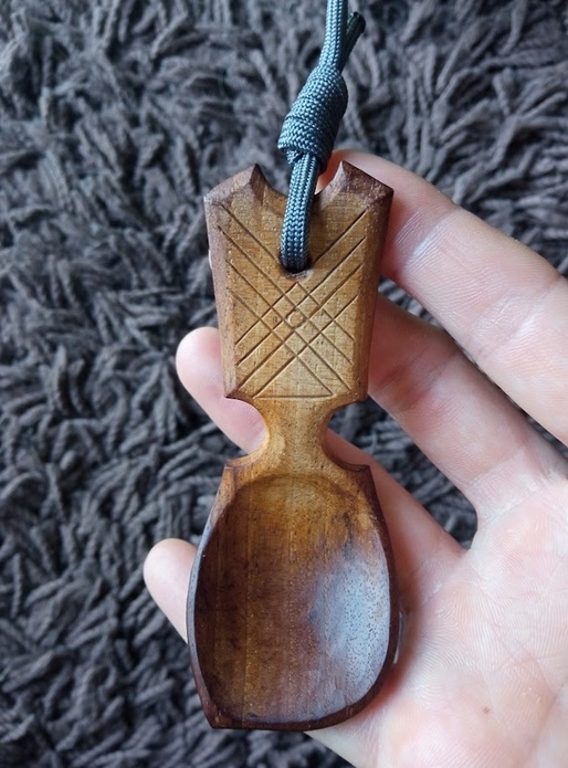 Petite cuillère du dimanche sur un autre design de Lee John Phillips : Cuillère en noyer