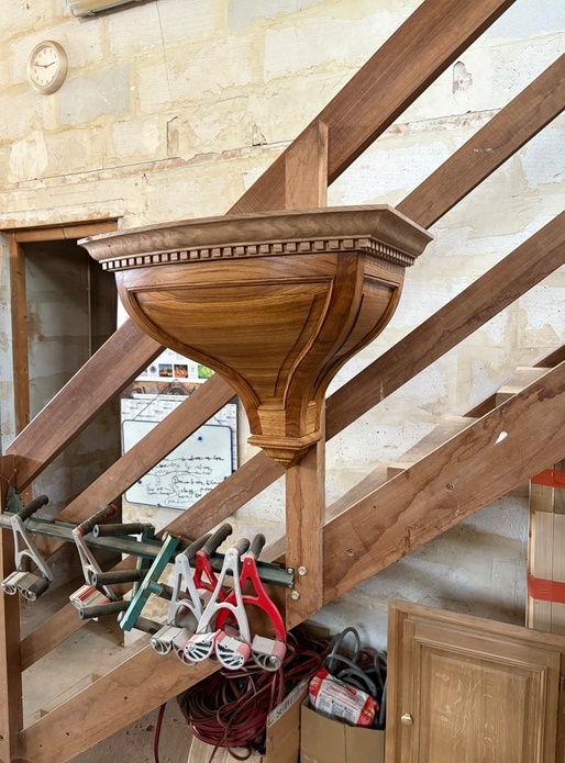 Arêtier cintré sur plan mixtiligne avec face bombé