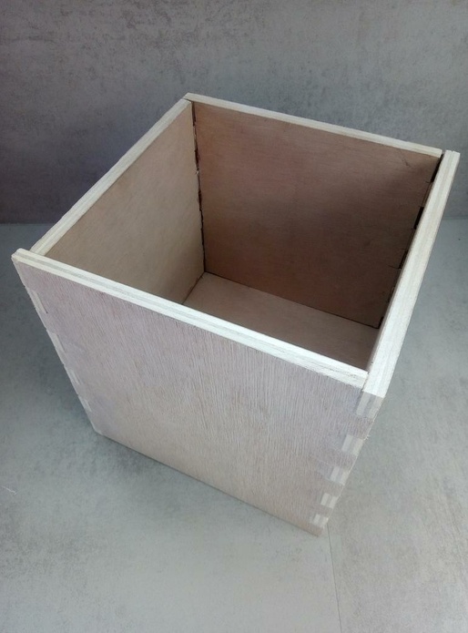 Petite poubelle de salle de bain