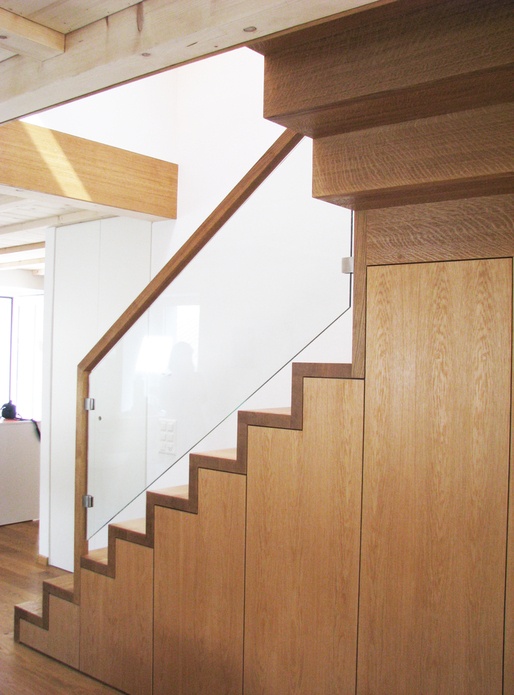 Escalier avec armoires