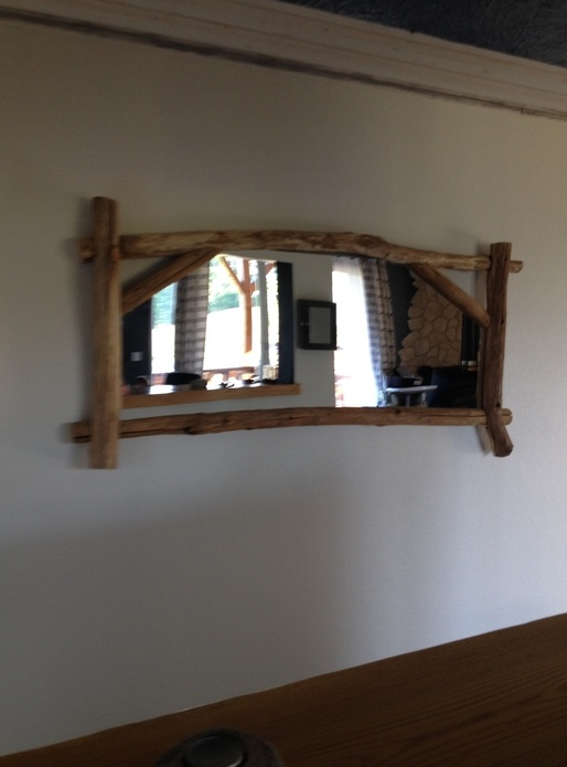 Miroir avec cadre en châtaignier