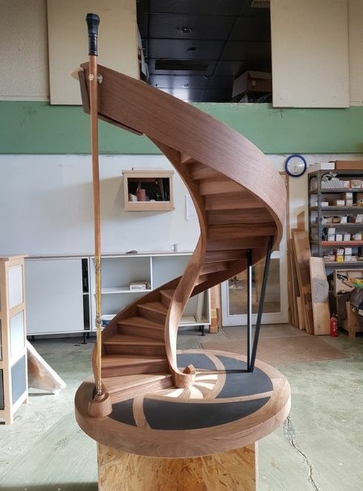 Un escalier conique