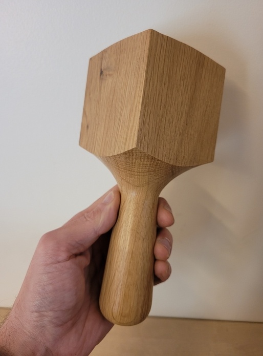 Un maillet tourné à tête carrée
