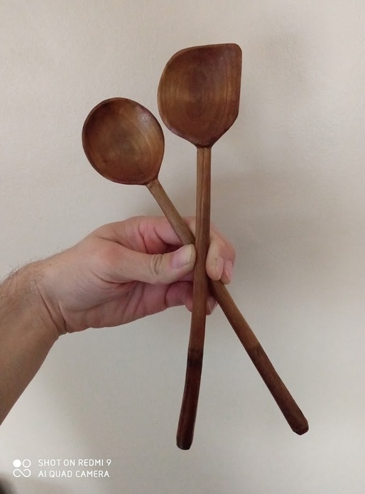 Cuillères à salade en noyer