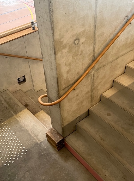 Main courante débillardée