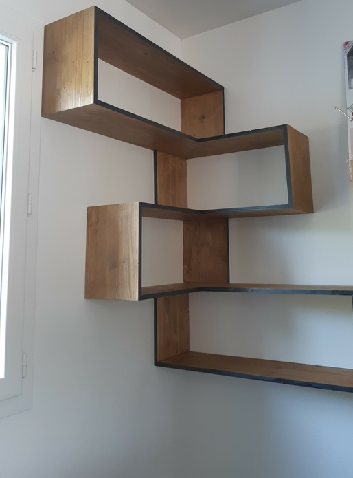 Bibliothèque suspendu