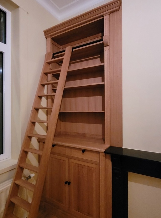 Bibliothèque en chêne avec échelle