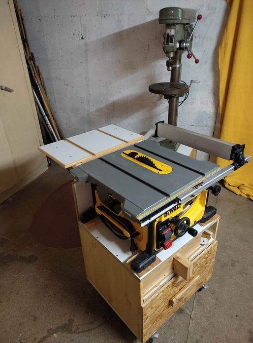 Petite extension arrière et pliable pour scie