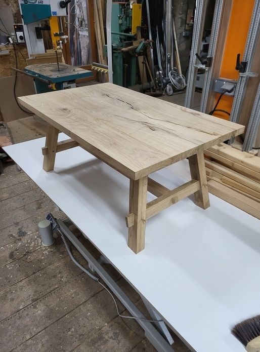 Table en bois de réemploie