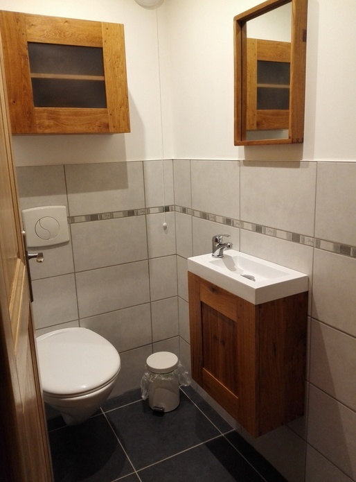 Duo de petits meubles en chêne, lave-mains et miroir