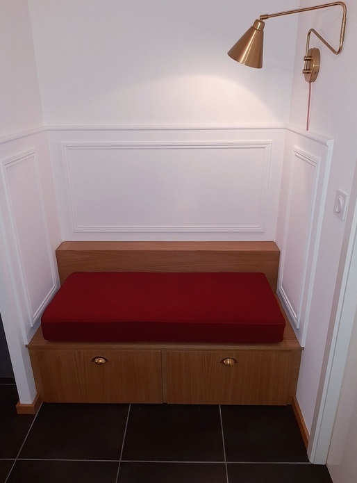 Alcôve avec panneautage en fond