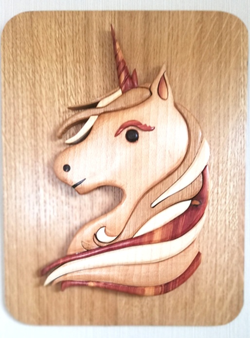 Tête de licorne en intarsia