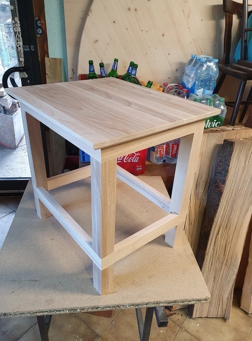 Petit table pour cage a oiseaux