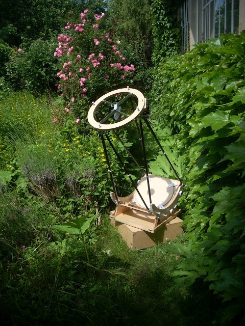Un télescope qui tient dans une valise pour partir dans les déserts...