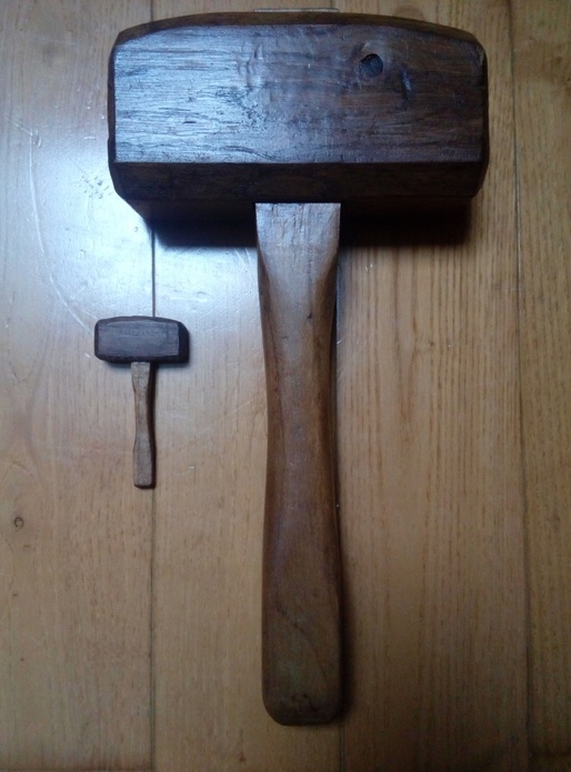 Maillet et miniature