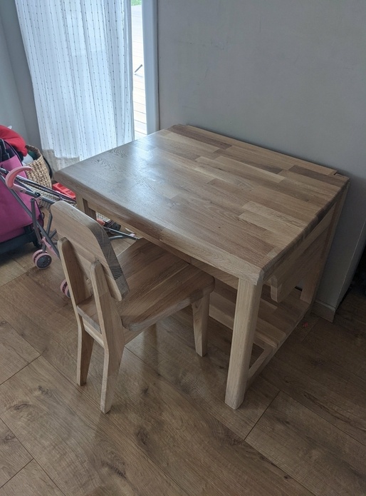 Bureau et chaise pour ma fille.