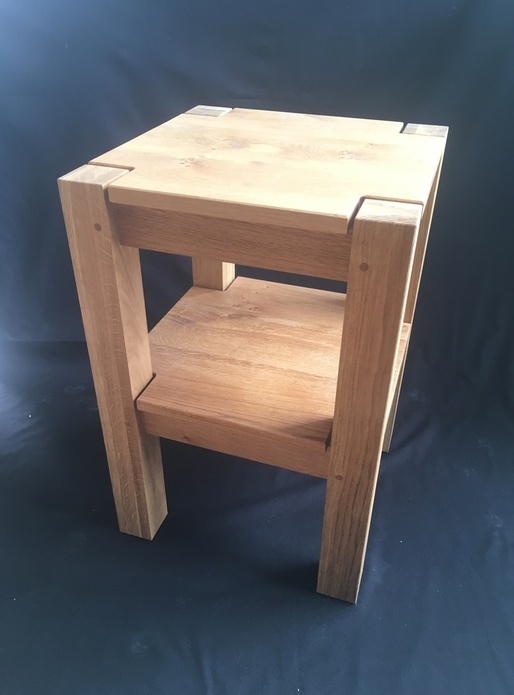 Une Table de Chevet en Chêne