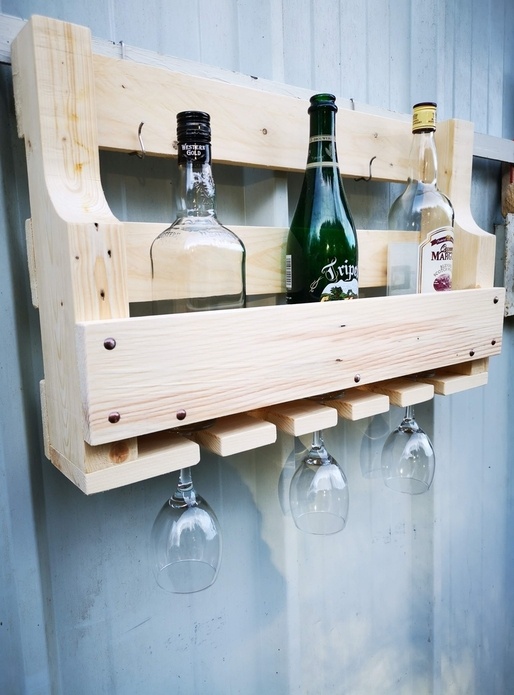 Étagère bois porte bouteilles et verres