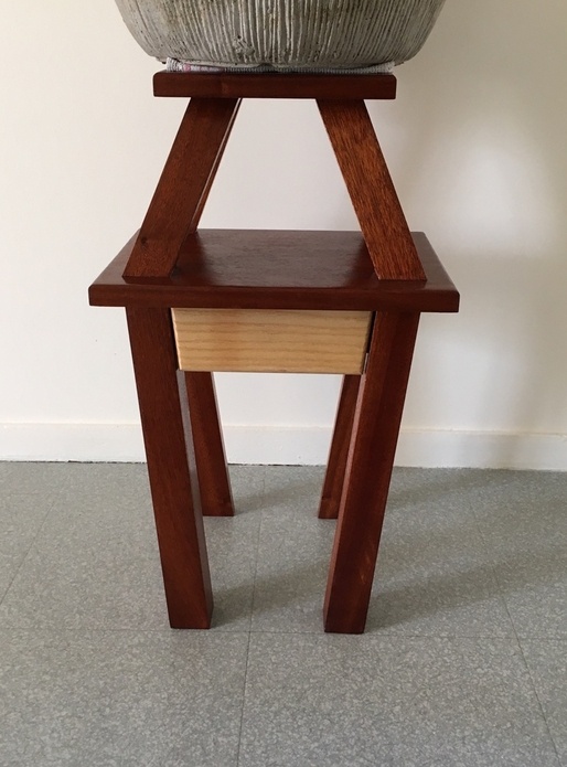 Table de chevet en aretier