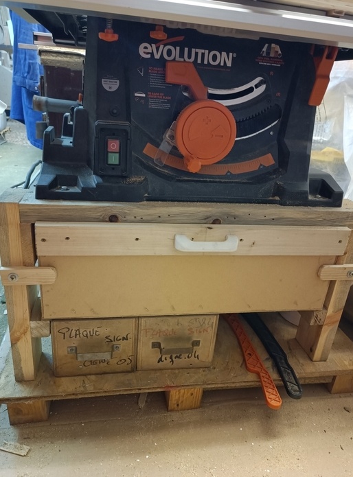 Meuble 6 ou table avec récupérateur de sur